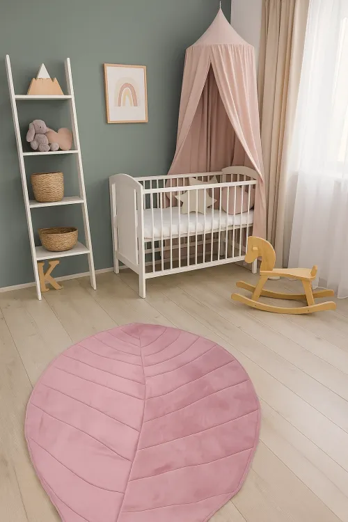 mata dziecięca liść, mata w kształcie liścia, mata dla niemowlaka, mata do zabawy, mata velvet liść, mata minky liść, mata edukacyjna, mata dekoracyjna, mata handmade, mata do pokoju dziecięcego, mata pikowana, miękka mata dla dziecka,